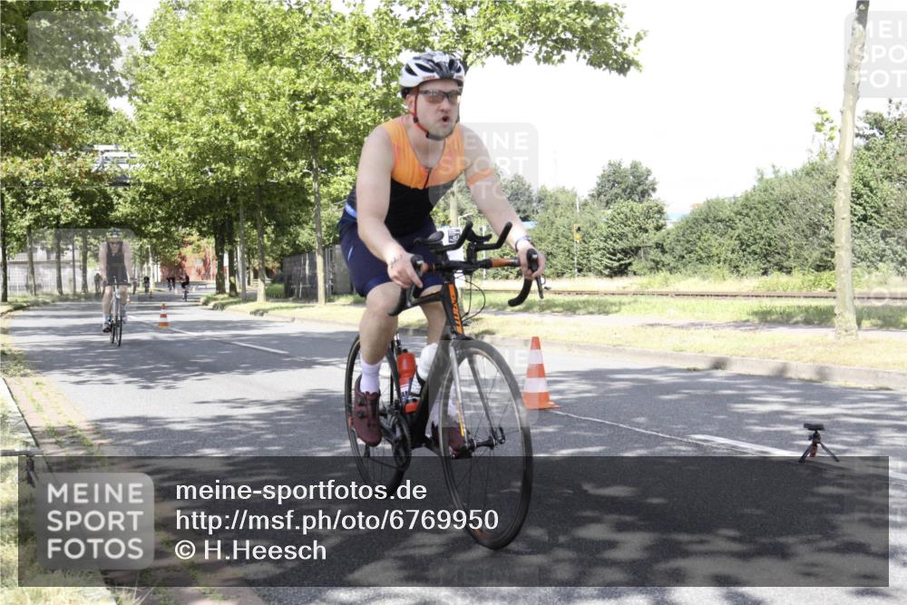11.08.2024 - GEWOBA Citytriathlon Bremen H.Heesch http://msf.ph/oto/6769950 11.08.2024 11:56:43 Radfahren 782, 791, 807, 820, 821, 874, 930 meine-sportfotos.de