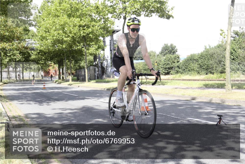 11.08.2024 - GEWOBA Citytriathlon Bremen H.Heesch http://msf.ph/oto/6769953 11.08.2024 11:56:45 Radfahren 782, 791, 807, 820, 821, 930, 990 meine-sportfotos.de