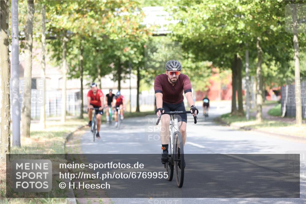 11.08.2024 - GEWOBA Citytriathlon Bremen H.Heesch http://msf.ph/oto/6769955 11.08.2024 10:43:57 Radfahren 23, 28, 37, 39, 104, 113, 114 meine-sportfotos.de