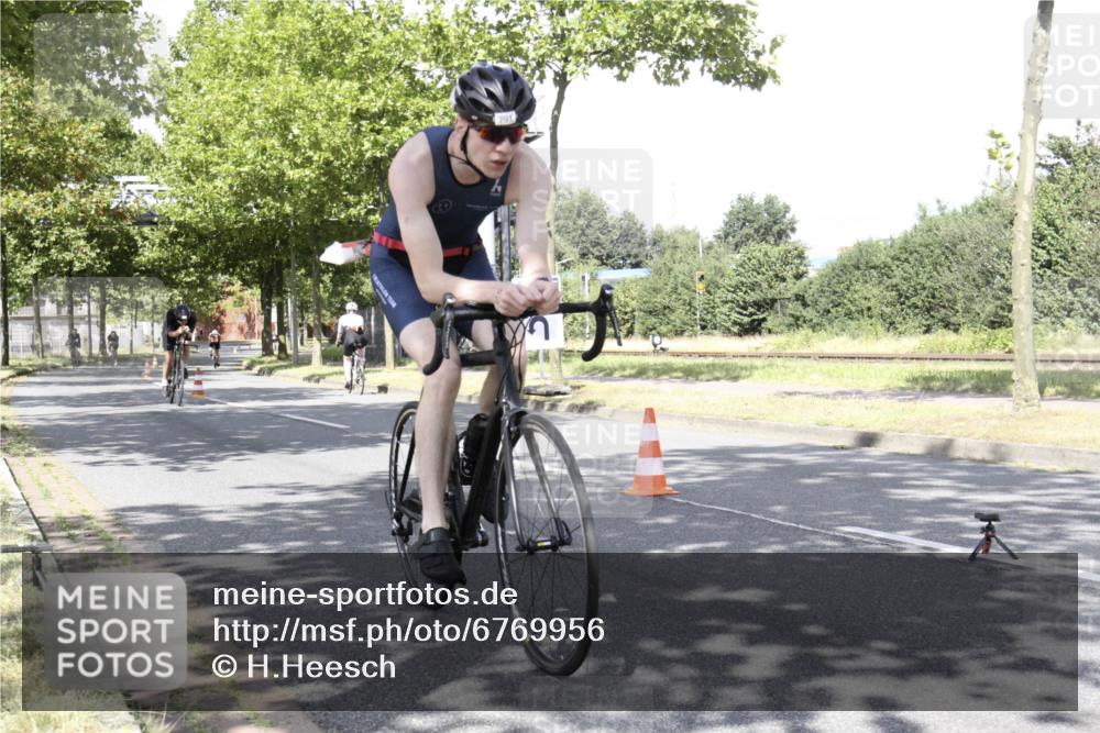 11.08.2024 - GEWOBA Citytriathlon Bremen H.Heesch http://msf.ph/oto/6769956 11.08.2024 11:56:50 Radfahren 791, 807, 820, 821, 858, 990 meine-sportfotos.de
