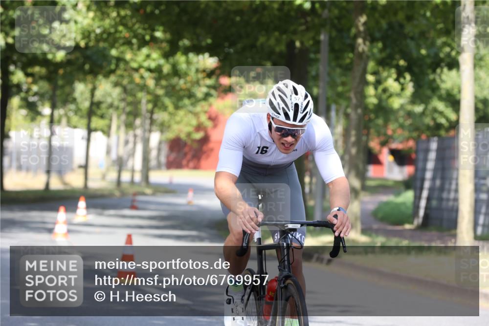 11.08.2024 - GEWOBA Citytriathlon Bremen H.Heesch http://msf.ph/oto/6769957 11.08.2024 10:34:58 Radfahren  meine-sportfotos.de