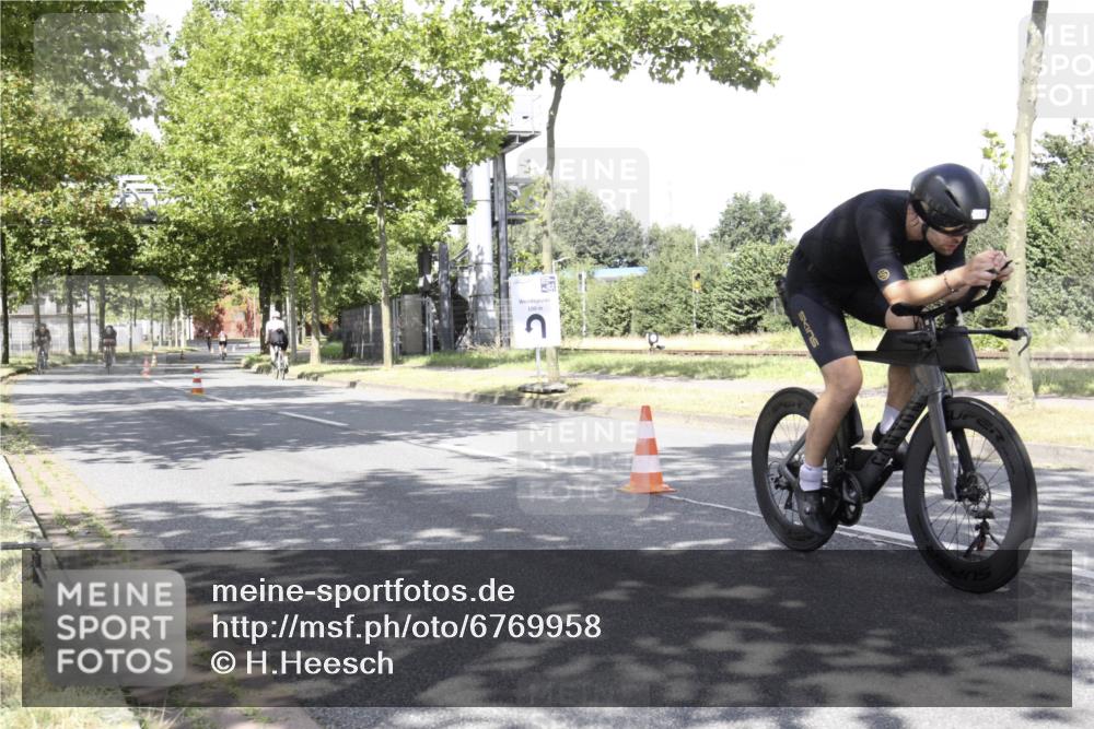 11.08.2024 - GEWOBA Citytriathlon Bremen H.Heesch http://msf.ph/oto/6769958 11.08.2024 11:56:52 Radfahren 791, 820, 821, 858, 990 meine-sportfotos.de