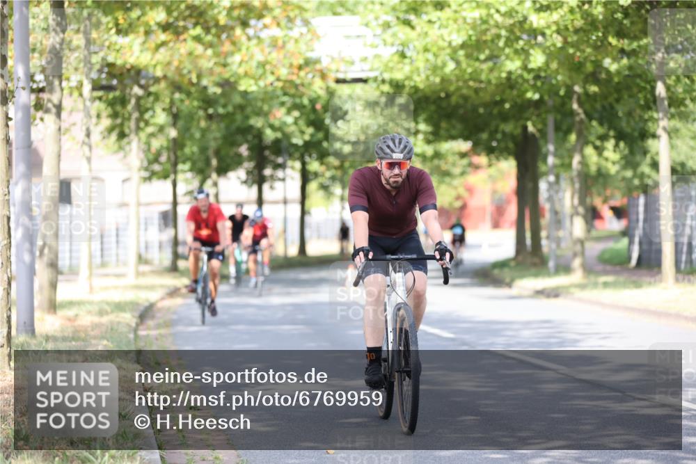 11.08.2024 - GEWOBA Citytriathlon Bremen H.Heesch http://msf.ph/oto/6769959 11.08.2024 10:43:57 Radfahren 23, 28, 37, 39, 104, 113, 114 meine-sportfotos.de
