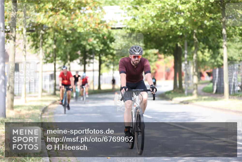 11.08.2024 - GEWOBA Citytriathlon Bremen H.Heesch http://msf.ph/oto/6769962 11.08.2024 10:43:57 Radfahren 23, 28, 37, 39, 104, 113, 114 meine-sportfotos.de