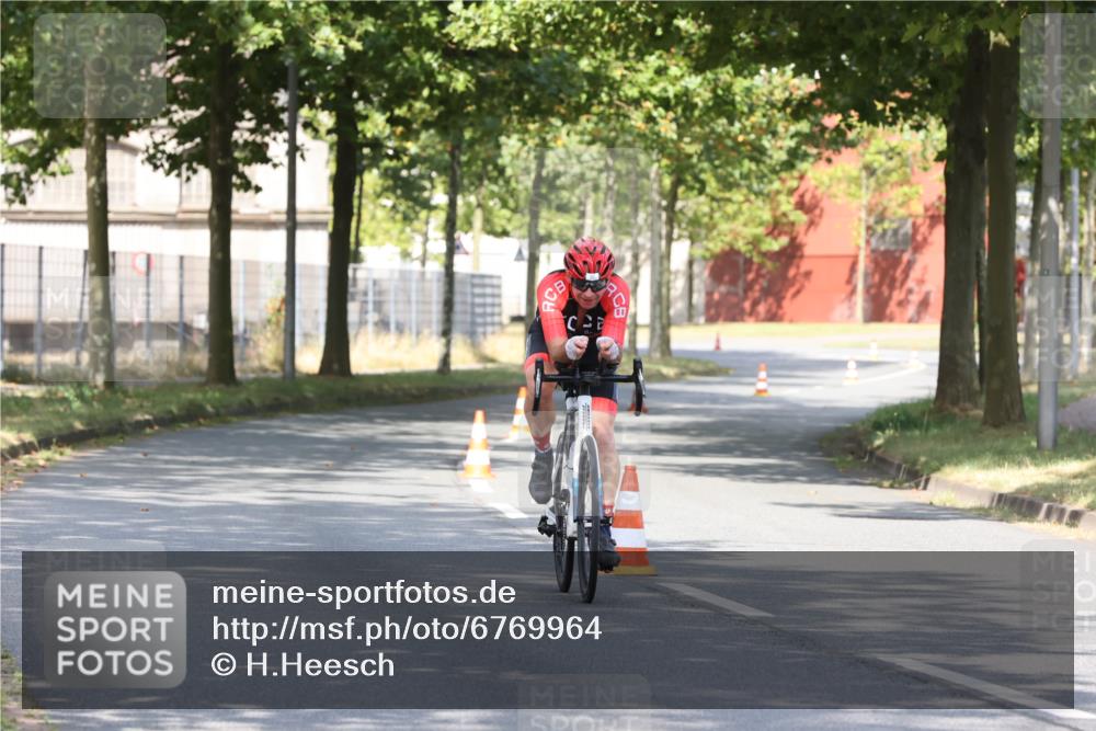 11.08.2024 - GEWOBA Citytriathlon Bremen H.Heesch http://msf.ph/oto/6769964 11.08.2024 10:35:17 Radfahren 96 meine-sportfotos.de