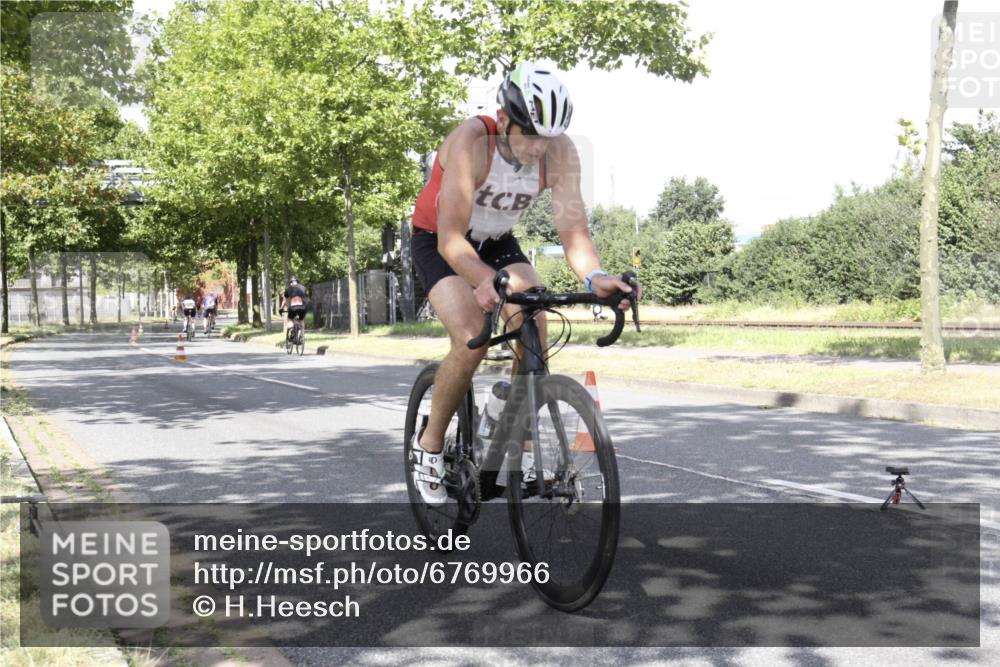 11.08.2024 - GEWOBA Citytriathlon Bremen H.Heesch http://msf.ph/oto/6769966 11.08.2024 11:57:03 Radfahren 791, 858, 985, 990 meine-sportfotos.de