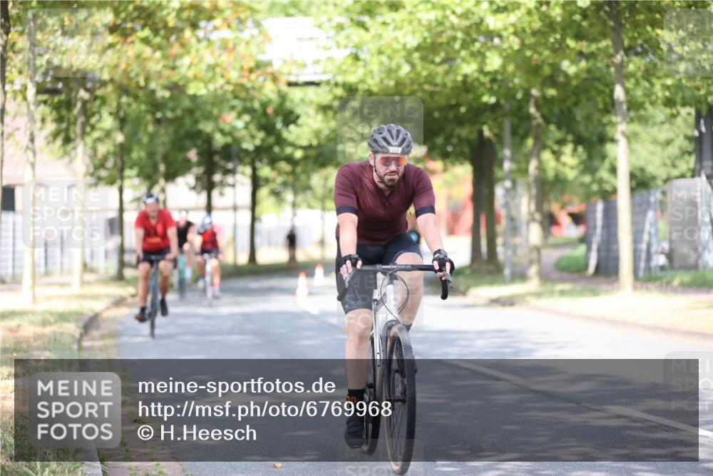 11.08.2024 - GEWOBA Citytriathlon Bremen H.Heesch http://msf.ph/oto/6769968 11.08.2024 10:43:57 Radfahren 23, 28, 37, 39, 104, 113, 114 meine-sportfotos.de