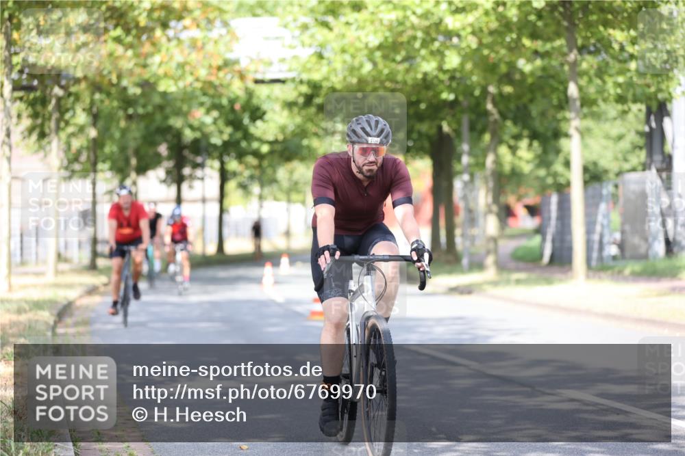 11.08.2024 - GEWOBA Citytriathlon Bremen H.Heesch http://msf.ph/oto/6769970 11.08.2024 10:43:57 Radfahren 23, 28, 37, 39, 104, 113, 114 meine-sportfotos.de