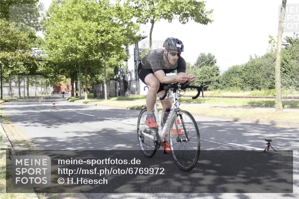 11.08.2024 - GEWOBA Citytriathlon Bremen H.Heesch http://msf.ph/oto/6769972 11.08.2024 11:57:17 Radfahren 772, 985 meine-sportfotos.de