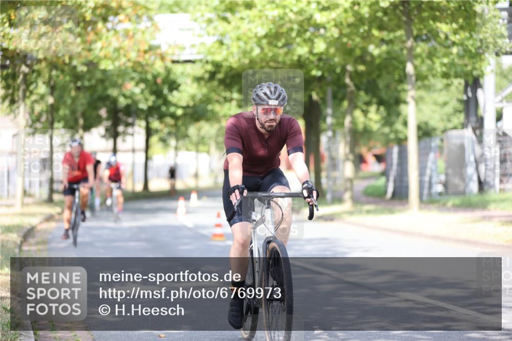 11.08.2024 - GEWOBA Citytriathlon Bremen H.Heesch http://msf.ph/oto/6769973 11.08.2024 10:43:57 Radfahren 23, 28, 37, 39, 104, 113, 114 meine-sportfotos.de