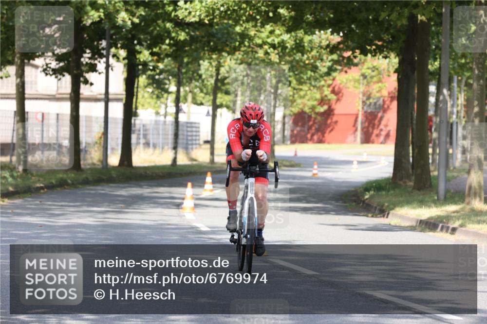 11.08.2024 - GEWOBA Citytriathlon Bremen H.Heesch http://msf.ph/oto/6769974 11.08.2024 10:35:17 Radfahren 96 meine-sportfotos.de