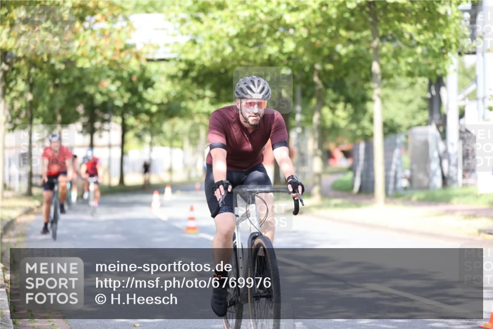 11.08.2024 - GEWOBA Citytriathlon Bremen H.Heesch http://msf.ph/oto/6769976 11.08.2024 10:43:57 Radfahren 23, 28, 37, 39, 104, 113, 114 meine-sportfotos.de
