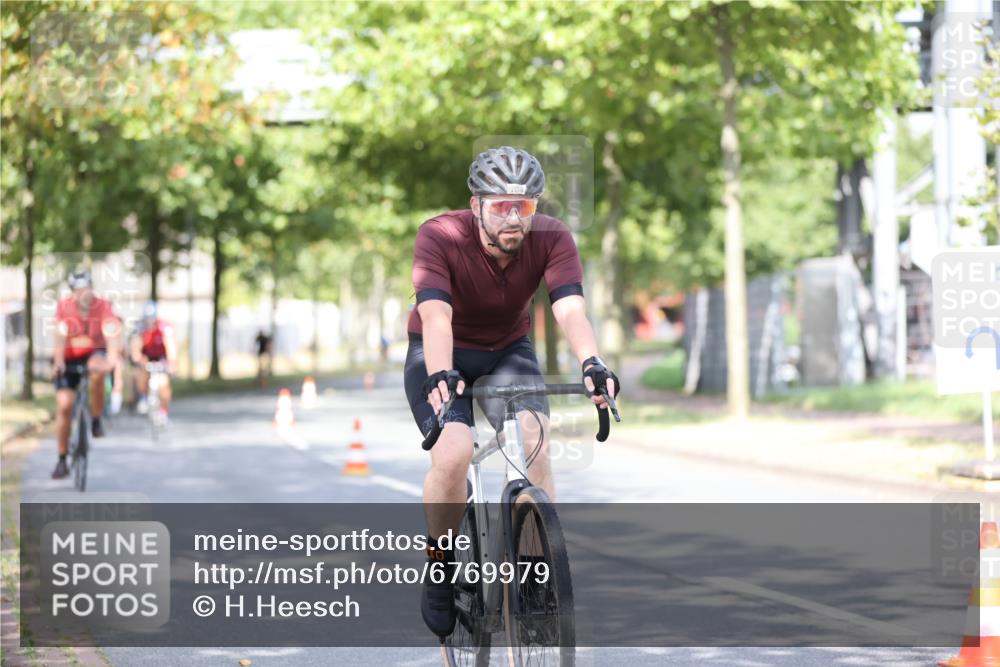 11.08.2024 - GEWOBA Citytriathlon Bremen H.Heesch http://msf.ph/oto/6769979 11.08.2024 10:43:57 Radfahren 23, 28, 37, 39, 104, 113, 114 meine-sportfotos.de