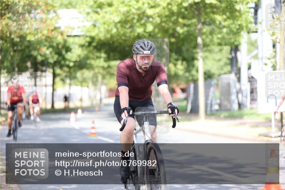 11.08.2024 - GEWOBA Citytriathlon Bremen H.Heesch http://msf.ph/oto/6769982 11.08.2024 10:43:57 Radfahren 23, 28, 37, 39, 104, 113, 114 meine-sportfotos.de
