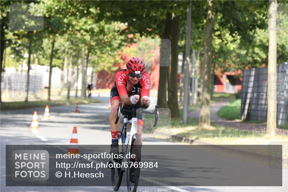 11.08.2024 - GEWOBA Citytriathlon Bremen H.Heesch http://msf.ph/oto/6769984 11.08.2024 10:35:18 Radfahren 96 meine-sportfotos.de