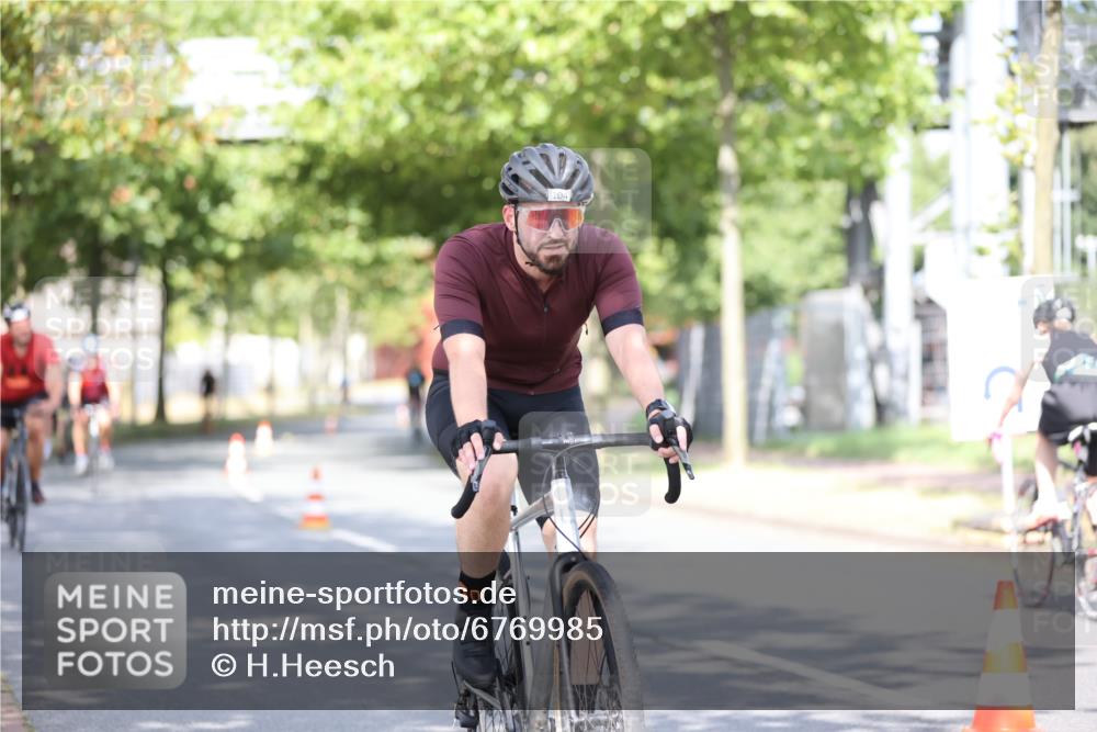 11.08.2024 - GEWOBA Citytriathlon Bremen H.Heesch http://msf.ph/oto/6769985 11.08.2024 10:43:57 Radfahren 23, 28, 37, 39, 104, 113, 114 meine-sportfotos.de
