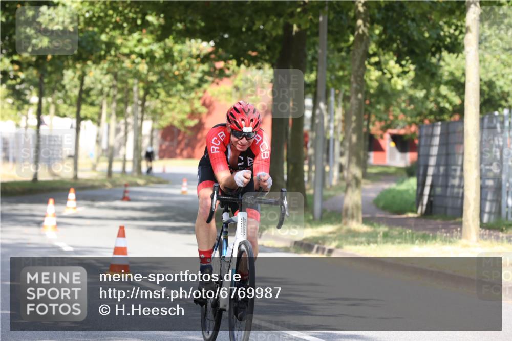 11.08.2024 - GEWOBA Citytriathlon Bremen H.Heesch http://msf.ph/oto/6769987 11.08.2024 10:35:18 Radfahren 96 meine-sportfotos.de