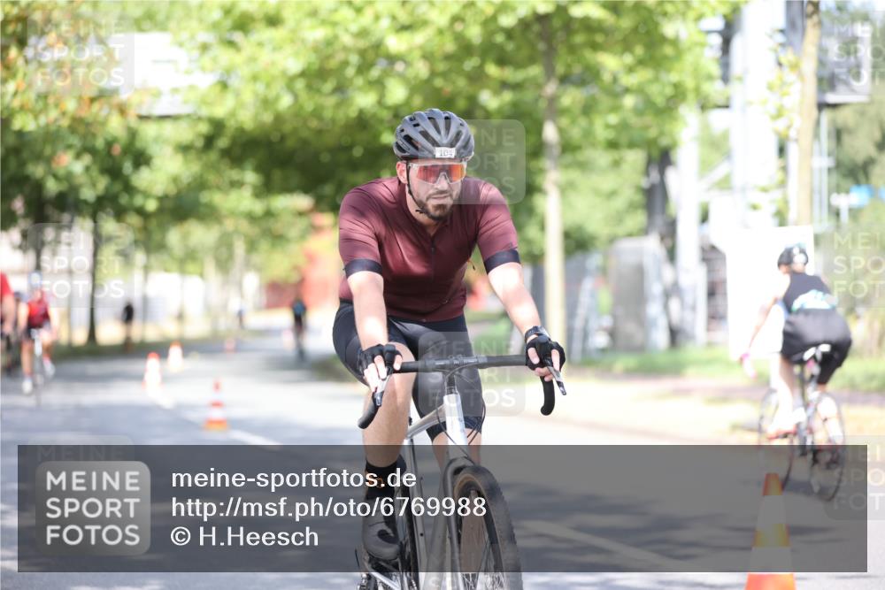 11.08.2024 - GEWOBA Citytriathlon Bremen H.Heesch http://msf.ph/oto/6769988 11.08.2024 10:43:57 Radfahren 23, 28, 37, 39, 104, 113, 114 meine-sportfotos.de