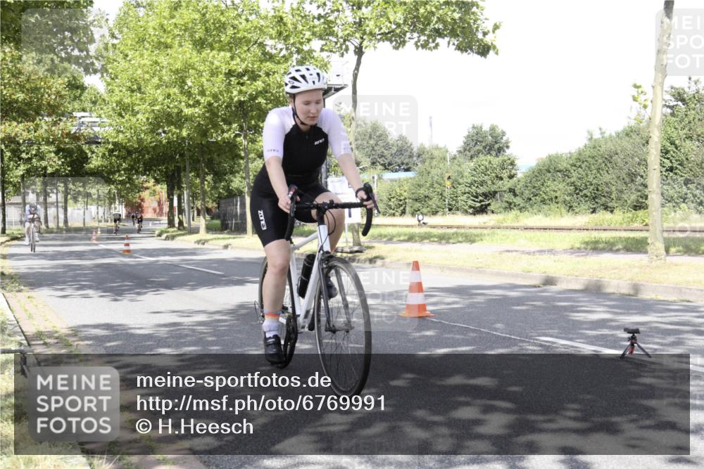 11.08.2024 - GEWOBA Citytriathlon Bremen H.Heesch http://msf.ph/oto/6769991 11.08.2024 11:57:56 Radfahren 744, 767, 852, 857, 952 meine-sportfotos.de
