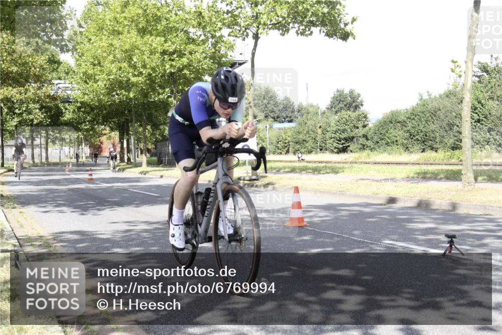 11.08.2024 - GEWOBA Citytriathlon Bremen H.Heesch http://msf.ph/oto/6769994 11.08.2024 11:57:59 Radfahren 744, 767, 852, 857, 902, 905, 952 meine-sportfotos.de