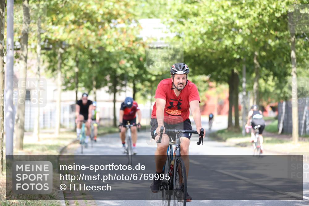 11.08.2024 - GEWOBA Citytriathlon Bremen H.Heesch http://msf.ph/oto/6769995 11.08.2024 10:43:59 Radfahren 23, 28, 37, 39, 104, 113, 114 meine-sportfotos.de