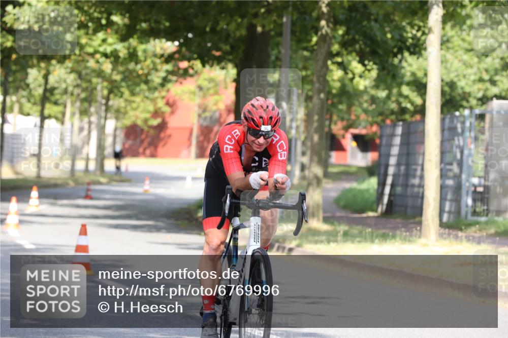 11.08.2024 - GEWOBA Citytriathlon Bremen H.Heesch http://msf.ph/oto/6769996 11.08.2024 10:35:18 Radfahren 96 meine-sportfotos.de