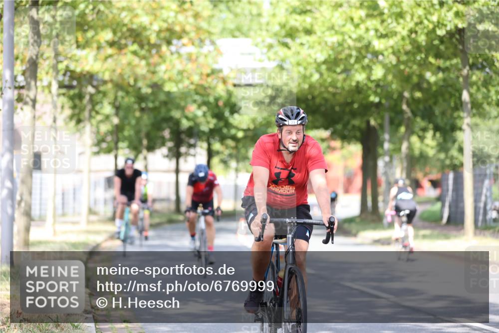 11.08.2024 - GEWOBA Citytriathlon Bremen H.Heesch http://msf.ph/oto/6769999 11.08.2024 10:43:59 Radfahren 23, 28, 37, 39, 104, 113, 114 meine-sportfotos.de