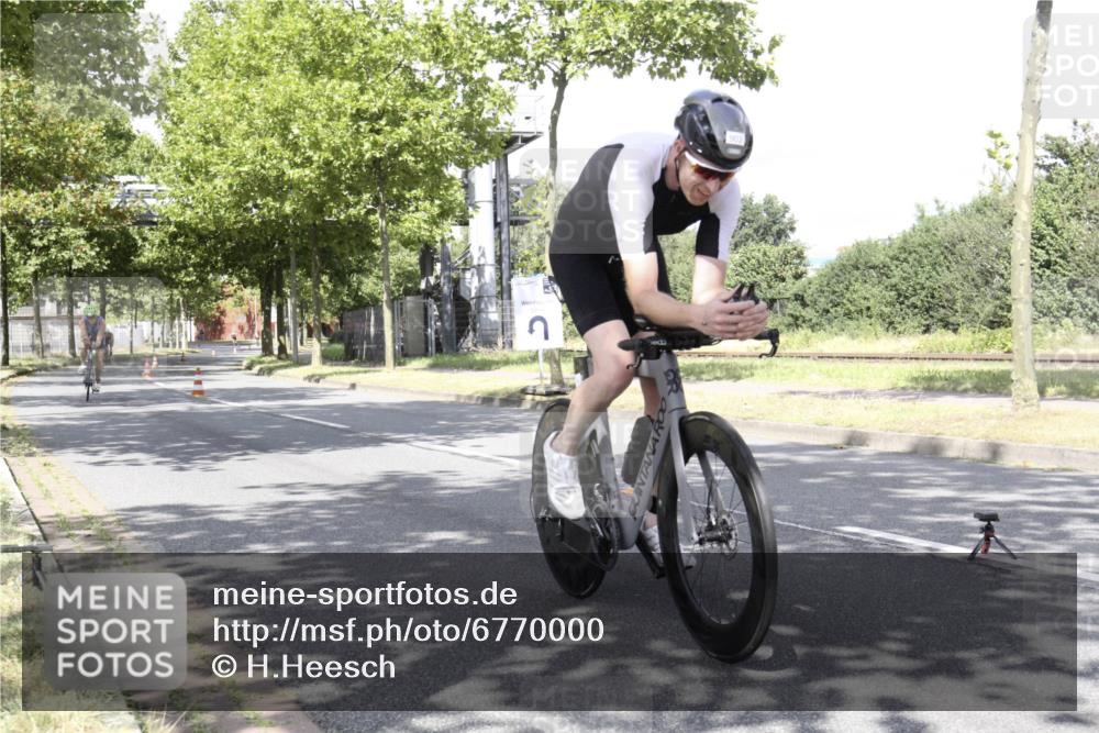 11.08.2024 - GEWOBA Citytriathlon Bremen H.Heesch http://msf.ph/oto/6770000 11.08.2024 11:58:07 Radfahren 744, 754, 852, 902, 905 meine-sportfotos.de