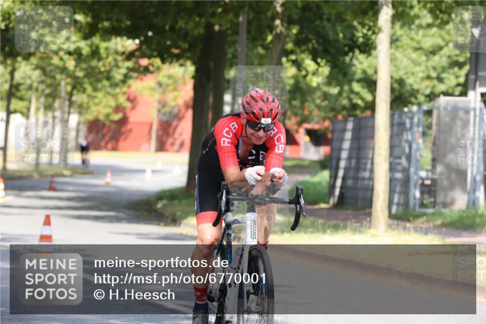 11.08.2024 - GEWOBA Citytriathlon Bremen H.Heesch http://msf.ph/oto/6770001 11.08.2024 10:35:18 Radfahren 96 meine-sportfotos.de