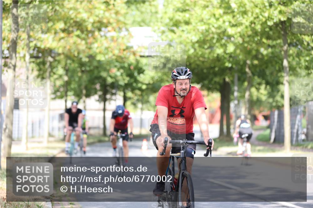 11.08.2024 - GEWOBA Citytriathlon Bremen H.Heesch http://msf.ph/oto/6770002 11.08.2024 10:43:59 Radfahren 23, 28, 37, 39, 104, 113, 114 meine-sportfotos.de