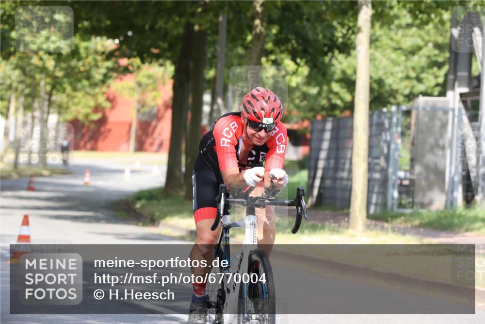 11.08.2024 - GEWOBA Citytriathlon Bremen H.Heesch http://msf.ph/oto/6770004 11.08.2024 10:35:18 Radfahren 96 meine-sportfotos.de