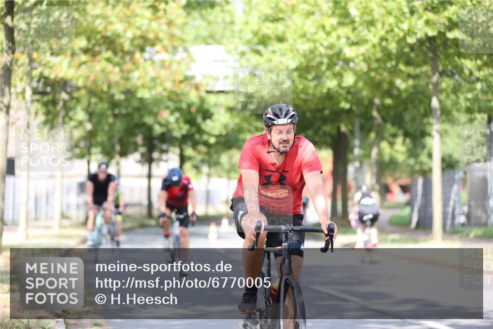 11.08.2024 - GEWOBA Citytriathlon Bremen H.Heesch http://msf.ph/oto/6770005 11.08.2024 10:43:59 Radfahren 23, 28, 37, 39, 104, 113, 114 meine-sportfotos.de