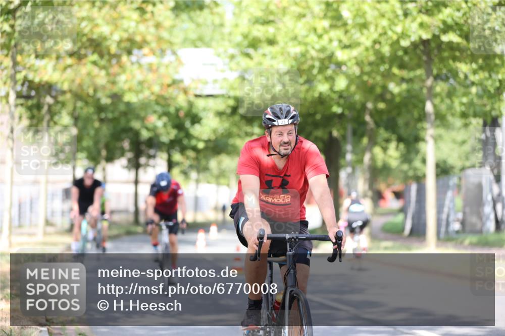 11.08.2024 - GEWOBA Citytriathlon Bremen H.Heesch http://msf.ph/oto/6770008 11.08.2024 10:43:59 Radfahren 23, 28, 37, 39, 104, 113, 114 meine-sportfotos.de