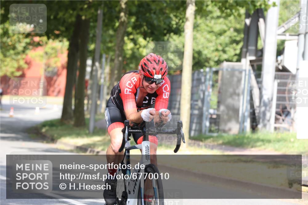 11.08.2024 - GEWOBA Citytriathlon Bremen H.Heesch http://msf.ph/oto/6770010 11.08.2024 10:35:18 Radfahren 96 meine-sportfotos.de