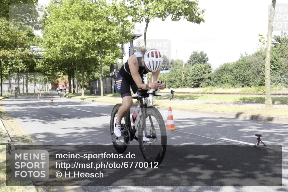 11.08.2024 - GEWOBA Citytriathlon Bremen H.Heesch http://msf.ph/oto/6770012 11.08.2024 11:58:42 Radfahren 771, 786, 1020 meine-sportfotos.de