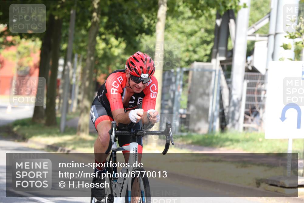 11.08.2024 - GEWOBA Citytriathlon Bremen H.Heesch http://msf.ph/oto/6770013 11.08.2024 10:35:18 Radfahren 96 meine-sportfotos.de