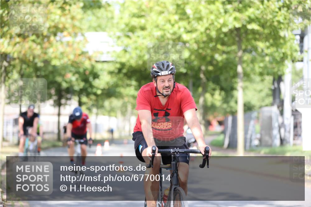 11.08.2024 - GEWOBA Citytriathlon Bremen H.Heesch http://msf.ph/oto/6770014 11.08.2024 10:43:59 Radfahren 23, 28, 37, 39, 104, 113, 114 meine-sportfotos.de
