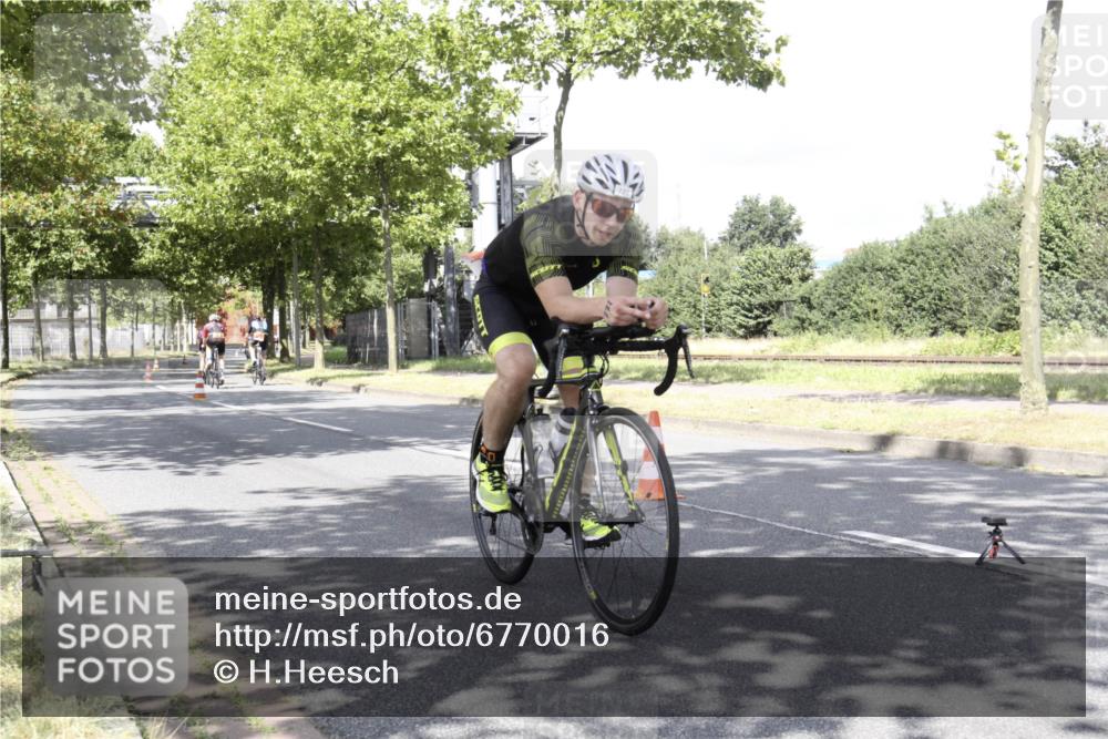 11.08.2024 - GEWOBA Citytriathlon Bremen H.Heesch http://msf.ph/oto/6770016 11.08.2024 11:58:46 Radfahren 771, 786, 1020 meine-sportfotos.de