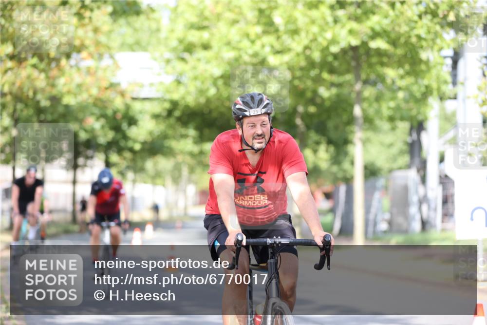 11.08.2024 - GEWOBA Citytriathlon Bremen H.Heesch http://msf.ph/oto/6770017 11.08.2024 10:43:59 Radfahren 23, 28, 37, 39, 104, 113, 114 meine-sportfotos.de