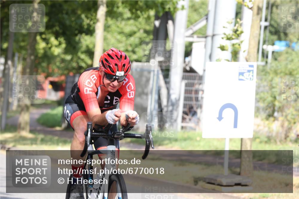 11.08.2024 - GEWOBA Citytriathlon Bremen H.Heesch http://msf.ph/oto/6770018 11.08.2024 10:35:18 Radfahren 96 meine-sportfotos.de