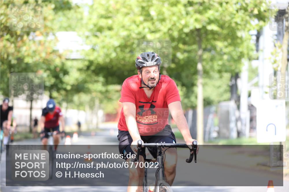 11.08.2024 - GEWOBA Citytriathlon Bremen H.Heesch http://msf.ph/oto/6770022 11.08.2024 10:43:59 Radfahren 23, 28, 37, 39, 104, 113, 114 meine-sportfotos.de