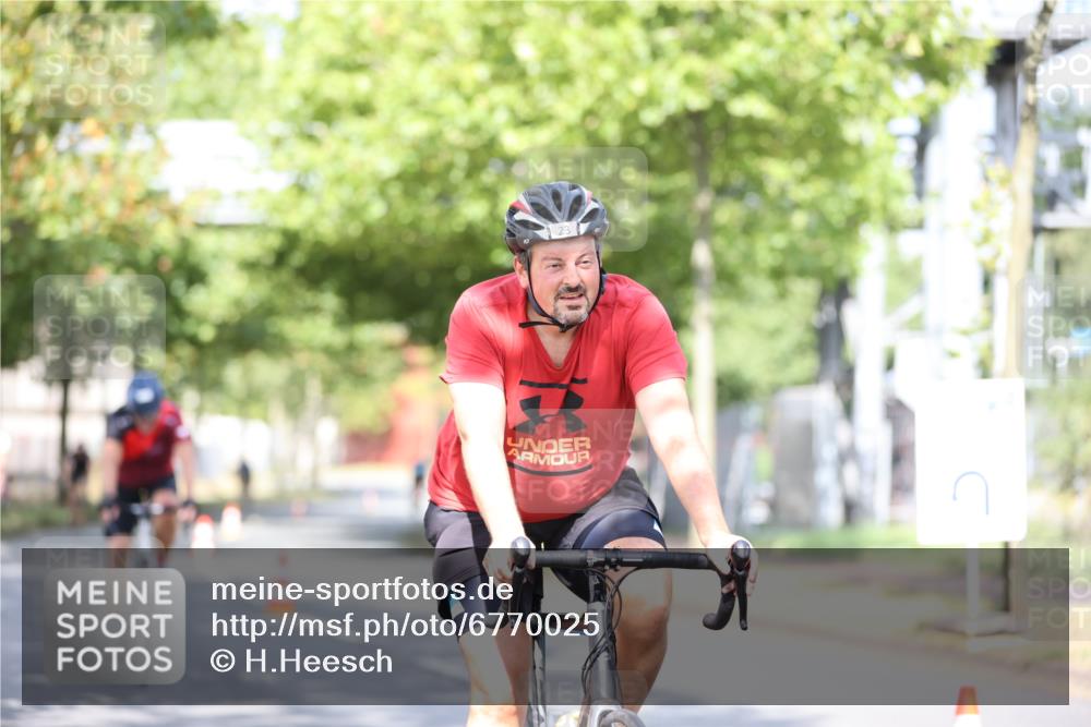 11.08.2024 - GEWOBA Citytriathlon Bremen H.Heesch http://msf.ph/oto/6770025 11.08.2024 10:43:59 Radfahren 23, 28, 37, 39, 104, 113, 114 meine-sportfotos.de