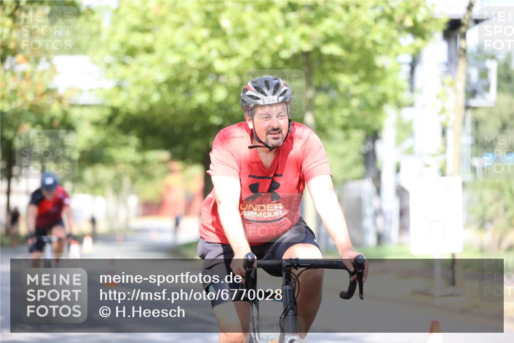11.08.2024 - GEWOBA Citytriathlon Bremen H.Heesch http://msf.ph/oto/6770028 11.08.2024 10:43:59 Radfahren 23, 28, 37, 39, 104, 113, 114 meine-sportfotos.de