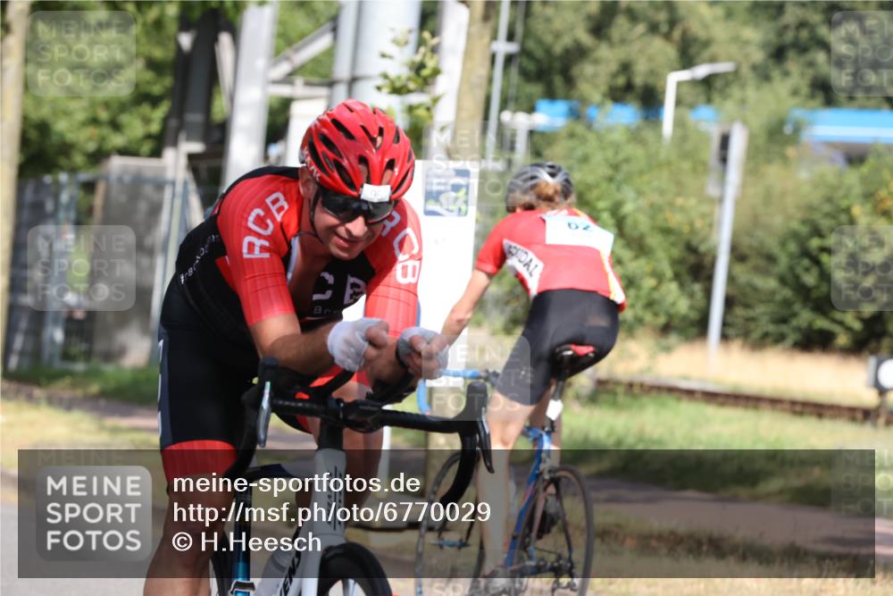 11.08.2024 - GEWOBA Citytriathlon Bremen H.Heesch http://msf.ph/oto/6770029 11.08.2024 10:35:19 Radfahren 96 meine-sportfotos.de