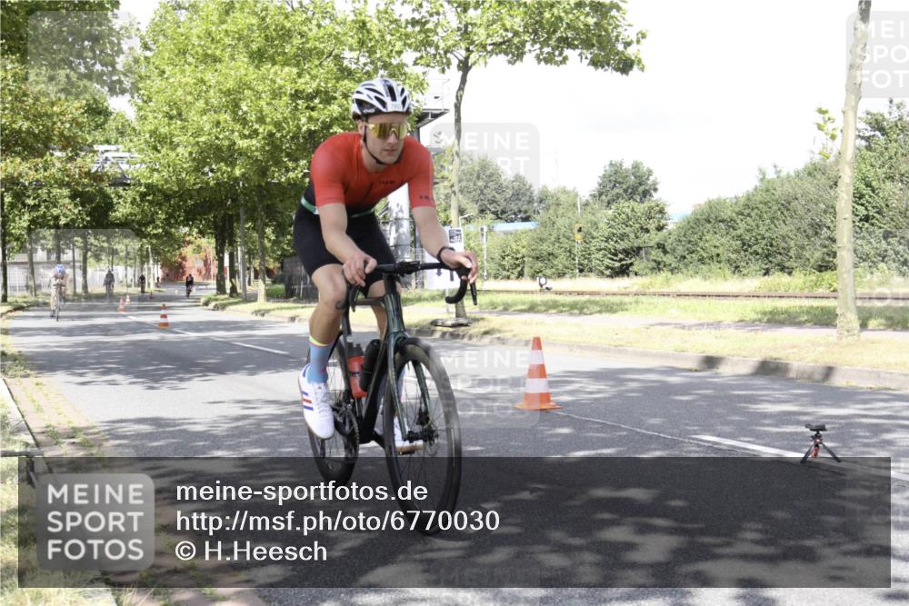 11.08.2024 - GEWOBA Citytriathlon Bremen H.Heesch http://msf.ph/oto/6770030 11.08.2024 11:59:28 Radfahren 758, 780, 834, 835, 859, 925 meine-sportfotos.de