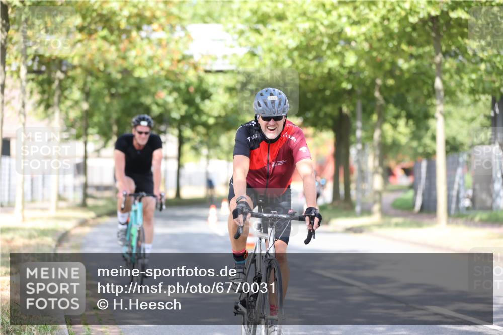 11.08.2024 - GEWOBA Citytriathlon Bremen H.Heesch http://msf.ph/oto/6770031 11.08.2024 10:44:00 Radfahren 23, 28, 37, 39, 104, 113, 114 meine-sportfotos.de
