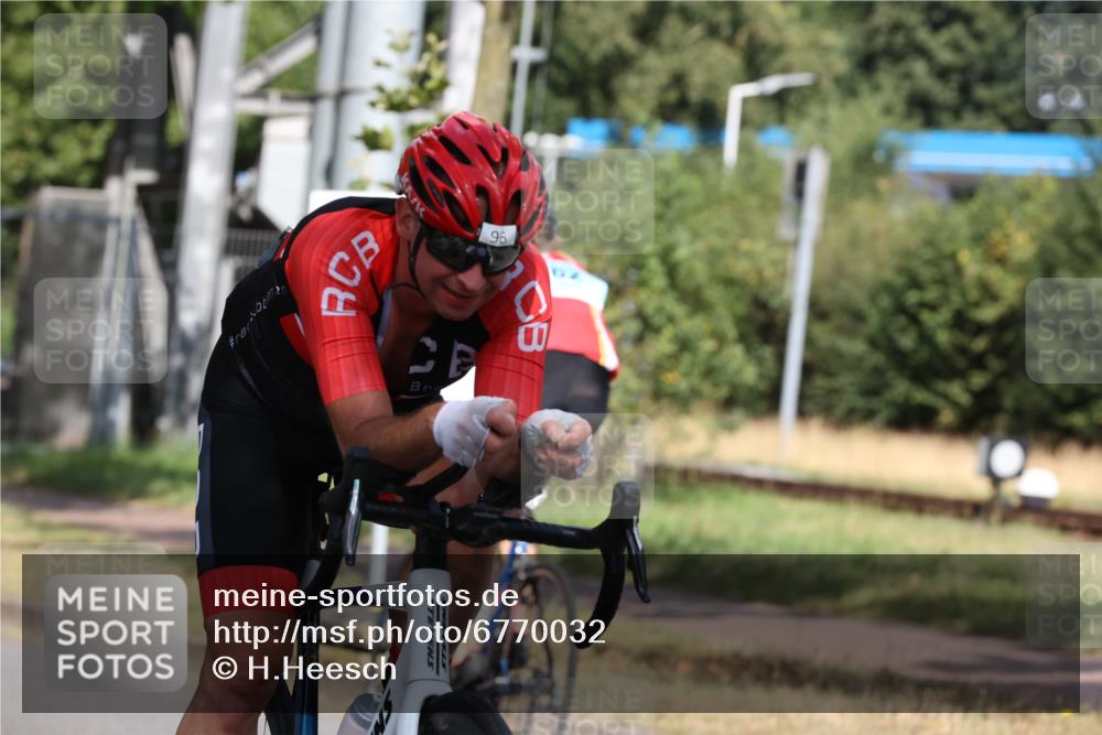11.08.2024 - GEWOBA Citytriathlon Bremen H.Heesch http://msf.ph/oto/6770032 11.08.2024 10:35:19 Radfahren 96 meine-sportfotos.de