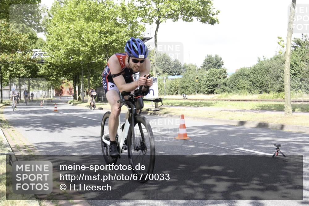 11.08.2024 - GEWOBA Citytriathlon Bremen H.Heesch http://msf.ph/oto/6770033 11.08.2024 11:59:30 Radfahren 758, 780, 834, 835, 859, 925 meine-sportfotos.de