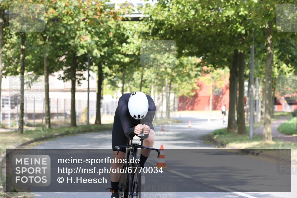 11.08.2024 - GEWOBA Citytriathlon Bremen H.Heesch http://msf.ph/oto/6770034 11.08.2024 10:35:31 Radfahren 30, 96 meine-sportfotos.de