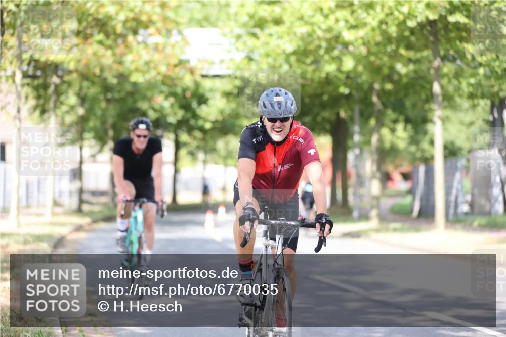 11.08.2024 - GEWOBA Citytriathlon Bremen H.Heesch http://msf.ph/oto/6770035 11.08.2024 10:44:00 Radfahren 23, 28, 37, 39, 104, 113, 114 meine-sportfotos.de